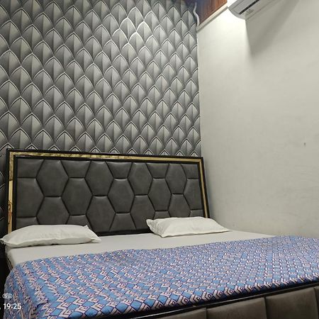 Hari Krishnam Residency Hotel Mathura Luaran gambar