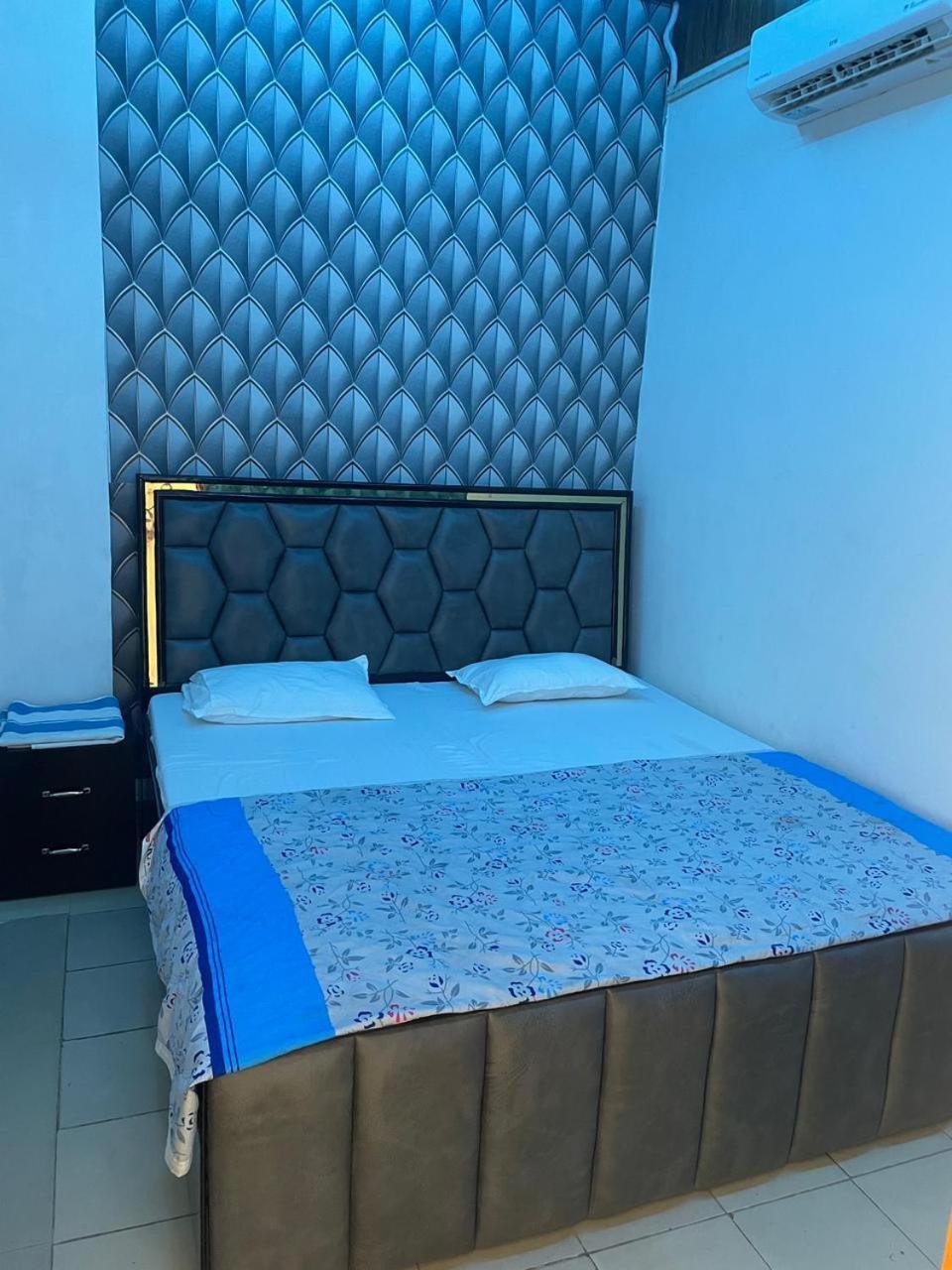Hari Krishnam Residency Hotel Mathura Luaran gambar