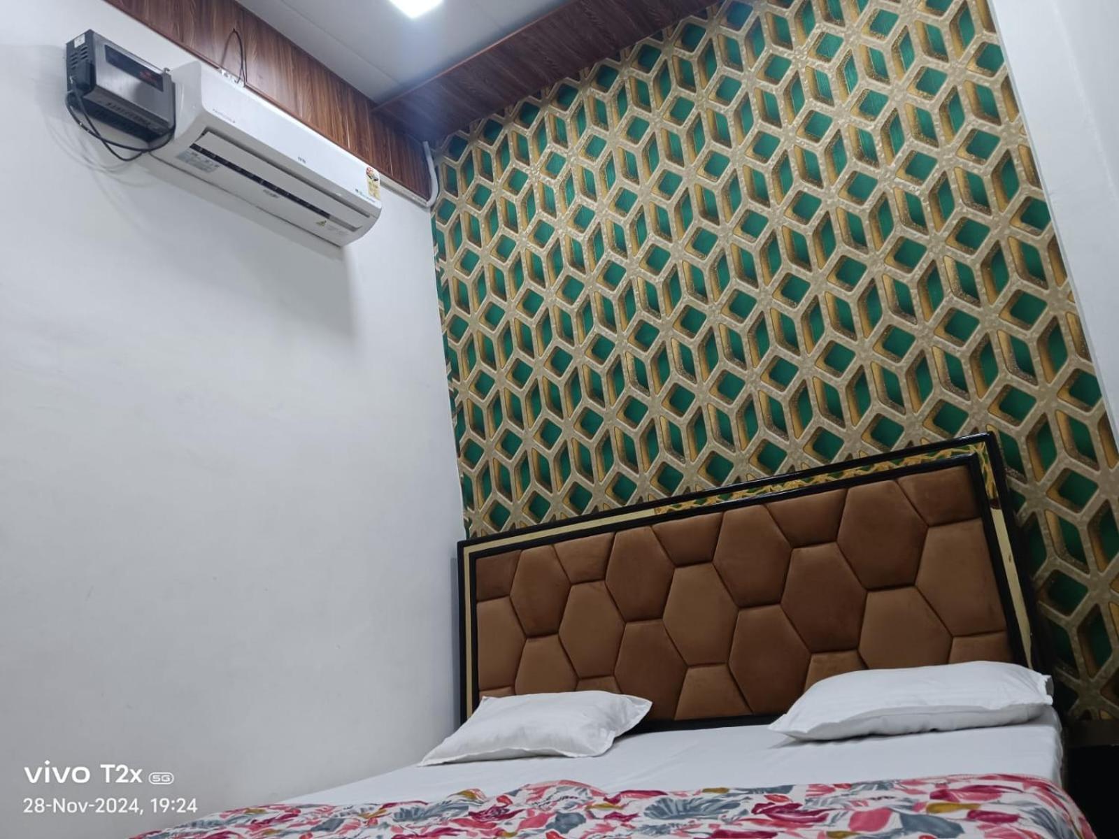 Hari Krishnam Residency Hotel Mathura Luaran gambar