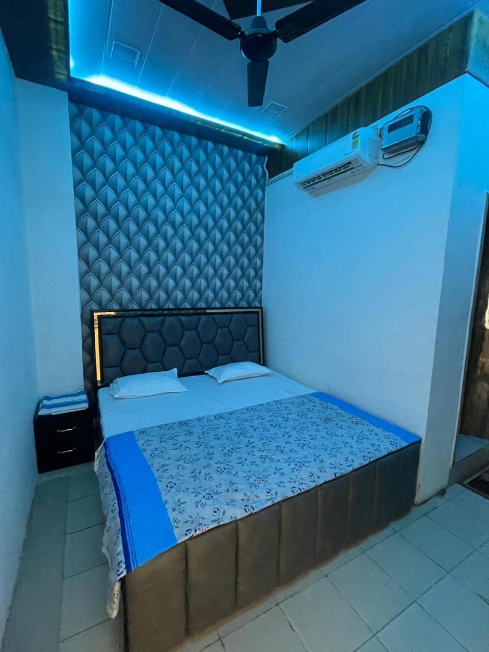 Hari Krishnam Residency Hotel Mathura Luaran gambar