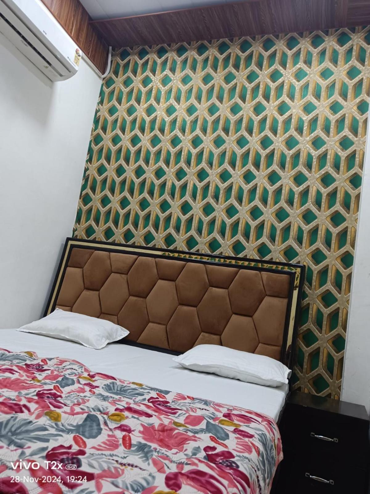 Hari Krishnam Residency Hotel Mathura Luaran gambar